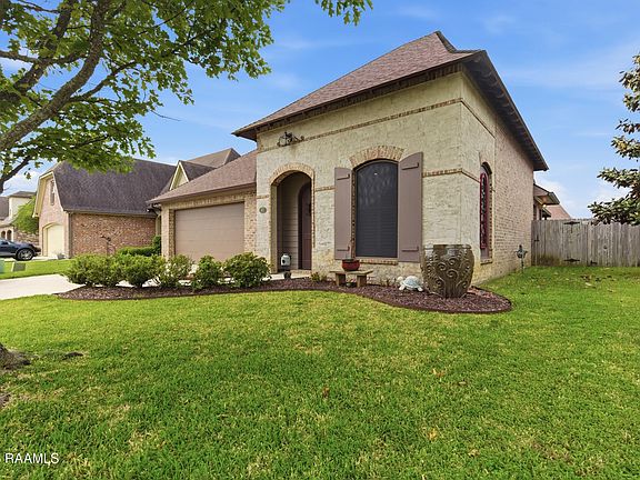 2nd image of 400 Old Cypress Dr