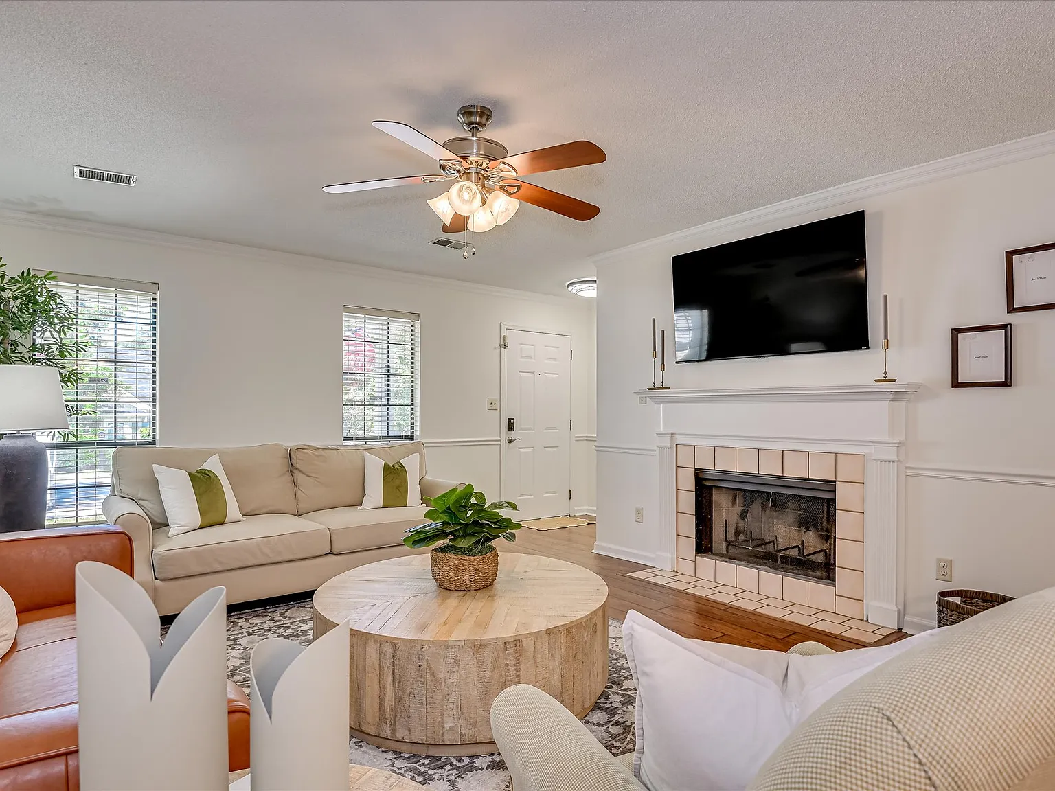 2 bed, 1338 sqft, $2,150 — Photo 4