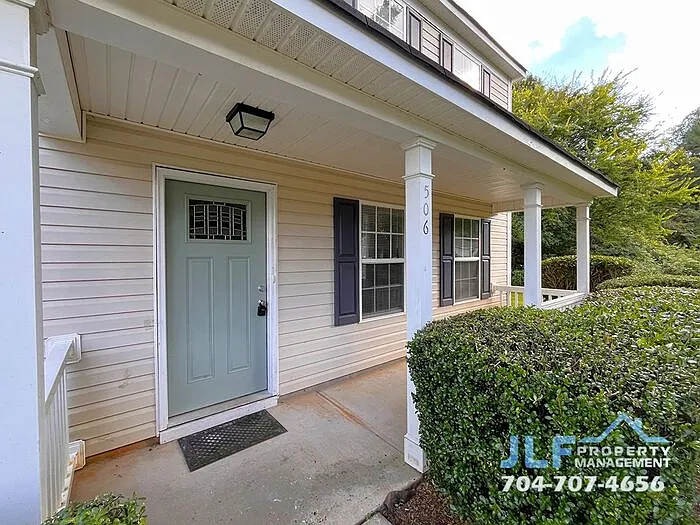 3 bed, 2.5 bath, 1545 sqft, $1,695 — Photo 3
