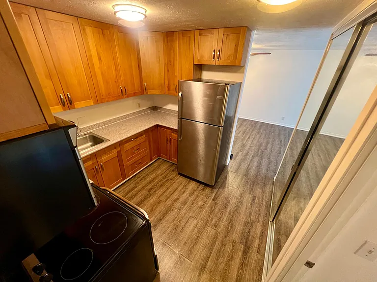 Large cook's kitchen with plenty of storage