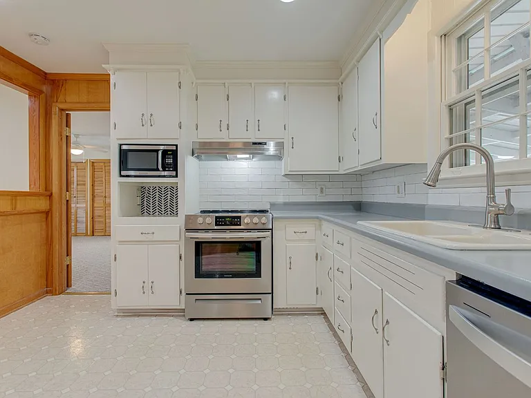 171 McCall St — Photo 9