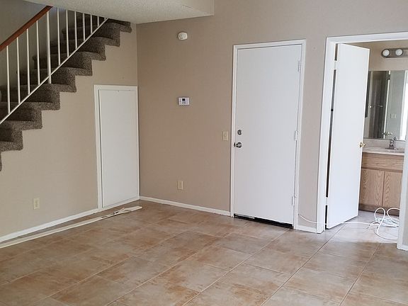 3rd image of 672 Woodcrest Dr #B