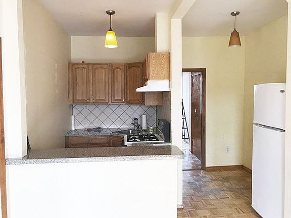 4th image of 702 Leonard St APT 3