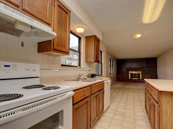 5th image of 2153 Leah Ln