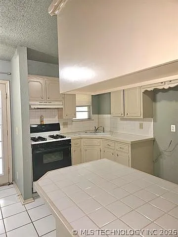 1713 S Pine Ave — Photo 4