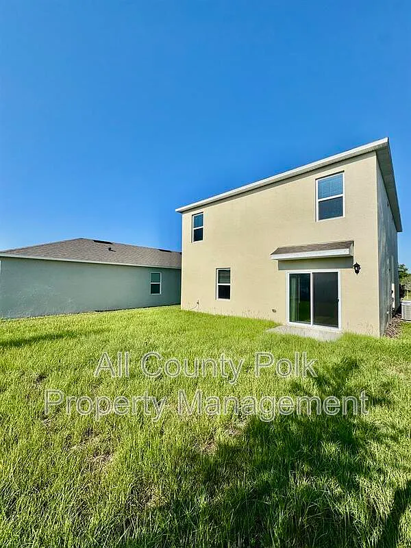 5 bed, 3.0 bath, 2522 sqft, $2,595 — Photo 2