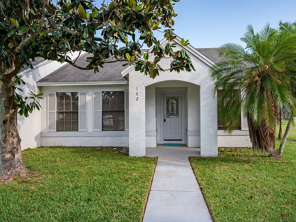 102 Candlewick Ct