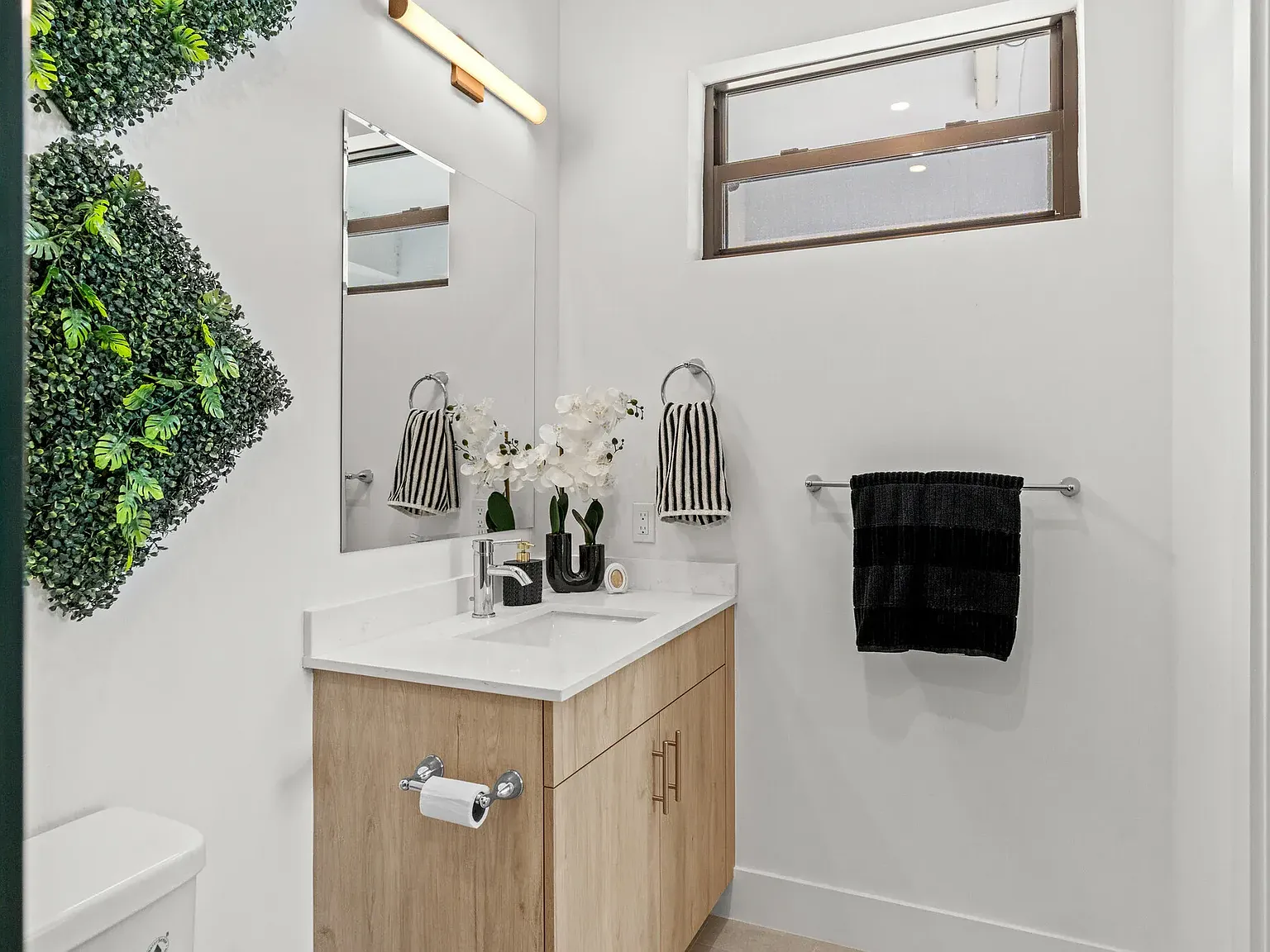 Brand-New Apartments at SORA-Modern Living in the Heart of It All... — Photo 2