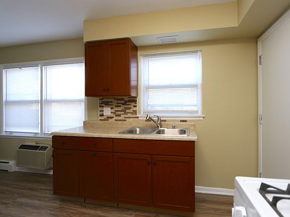 5th image of 6555 N Natoma Ave APT 1W