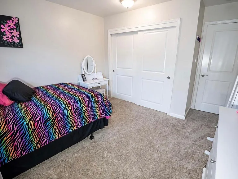 210 Canterbury Ave — Photo 21