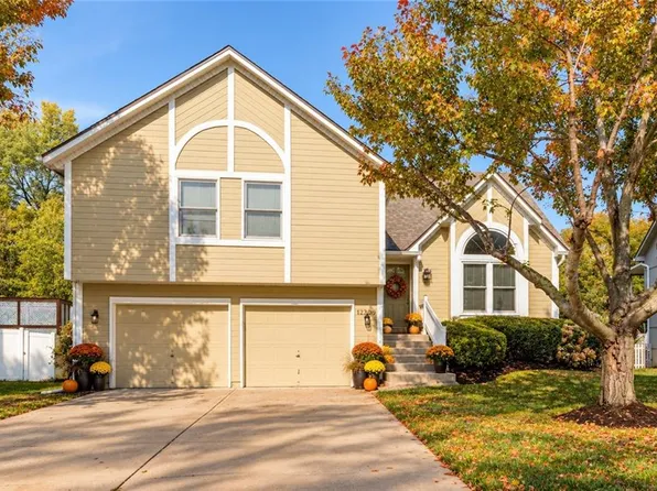 12490 S Alden Ct, Olathe, KS 66062