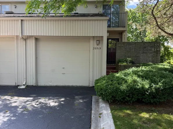 39515 Country Ln, Novi, MI 48375