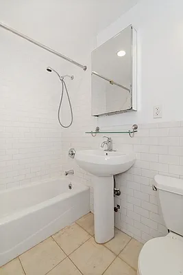 Rented by Manhattan Boutique Real Estate | media 5