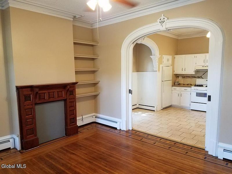 3rd image of 8 Saratoga Avenue