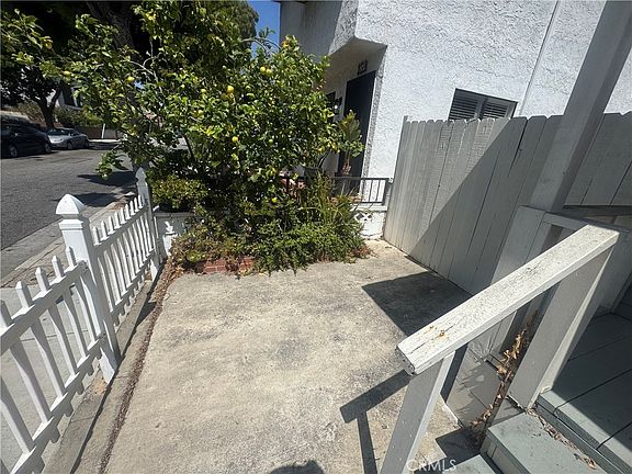 3rd image of 652 Navy St