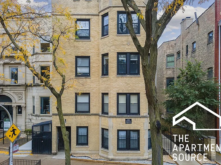 648.5 Roscoe Street Gdn #GDN — Photo 8