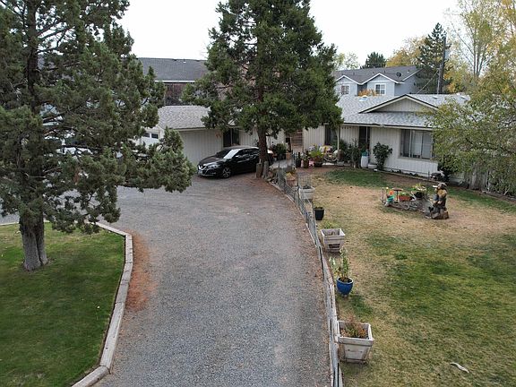 4th image of 2620 SW Yew Ave