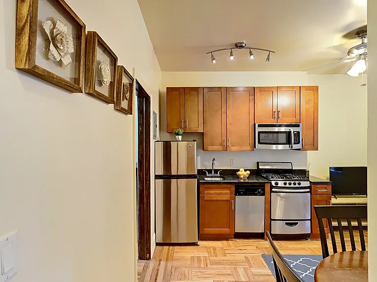 22 Broadway Ter #C — Photo 5