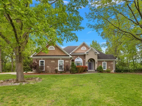 11137 Jeanette Dr, Whitmore Lake, MI 48189