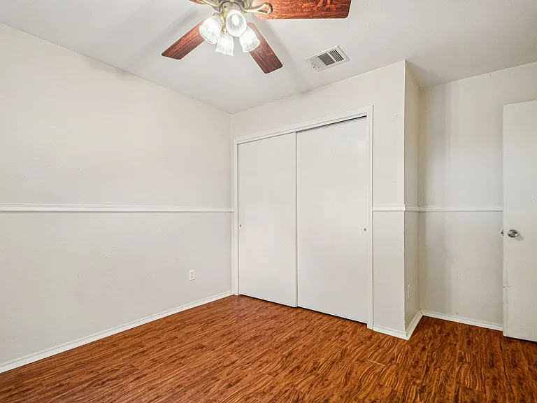 100 Kendall Cv — Photo 16