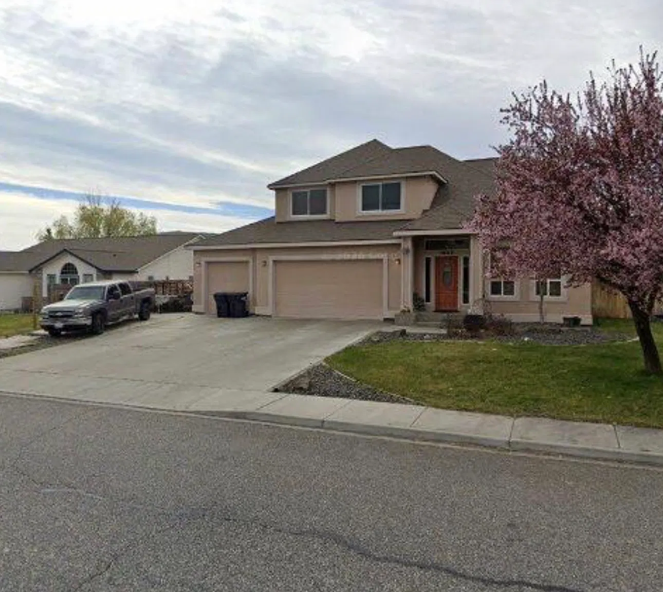 4 bed, 2.5 bath, 2060 sqft, $2,800 — Photo 1