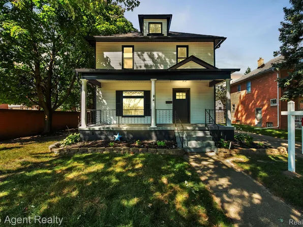 106 Ahrens St, Mount Clemens, MI 48043