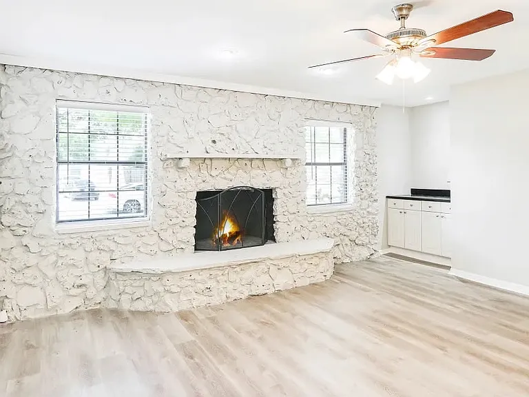 4517 S Hale Ave — Photo 2