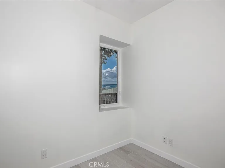 245 Beverly St #B — Photo 12