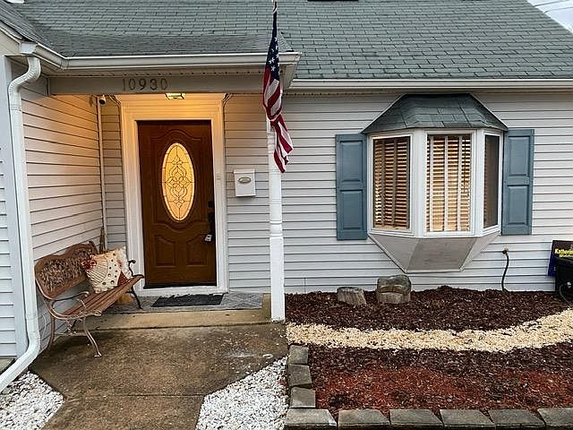 1st image of 10930 Oakwood Dr