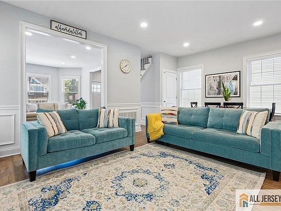 5th image of 96 Gordon St