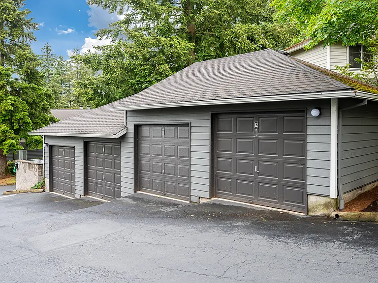 Oakmont — Photo 10