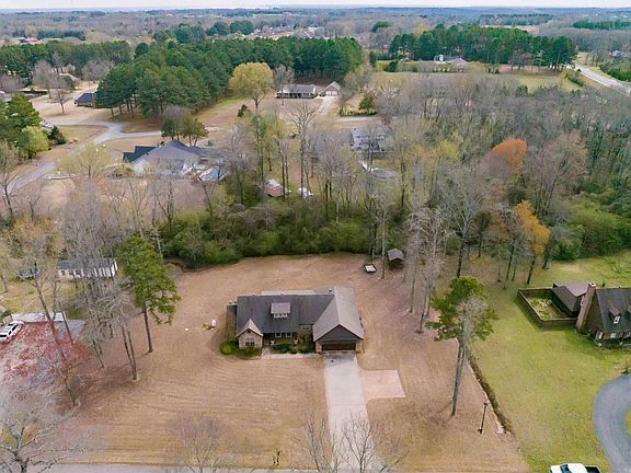 2nd image of 6 Hill Creek Cir