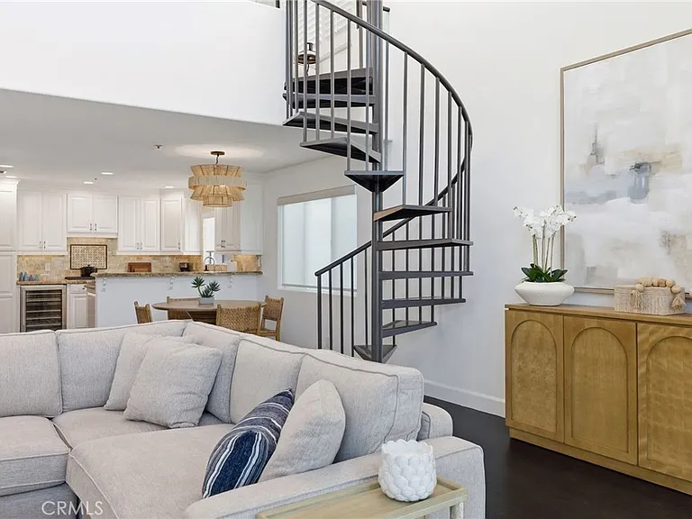 720 Manhattan Beach Blvd — Photo 13