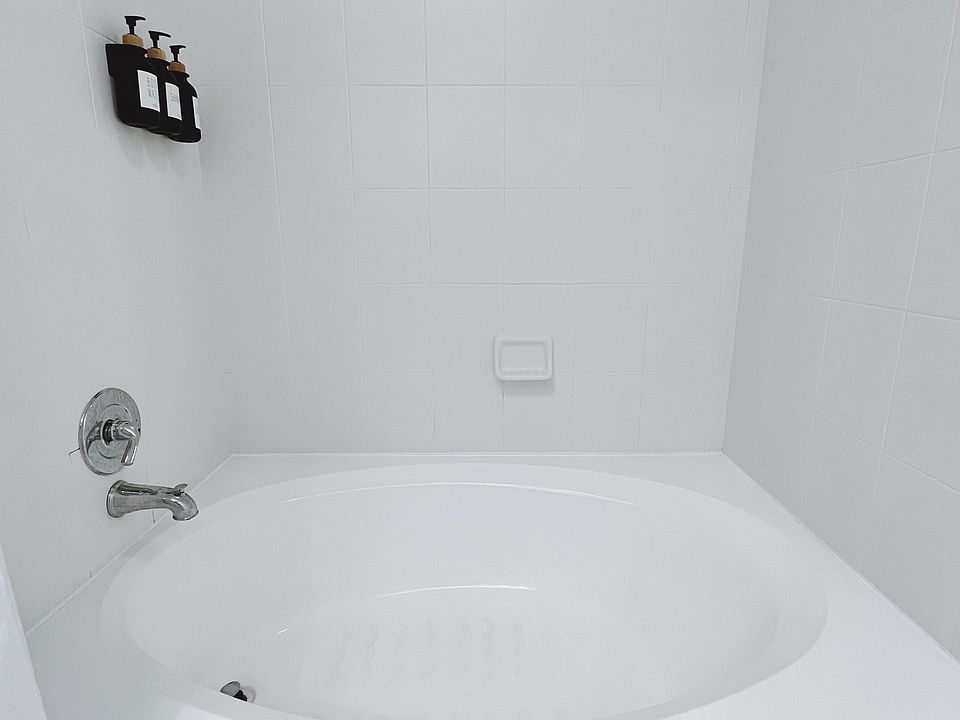 Master bedroom garden tub