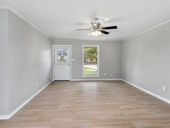 4th image of 1110 Mowbray St