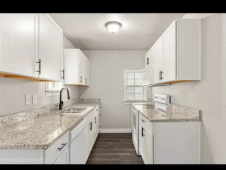 1309 N College St — Photo 3