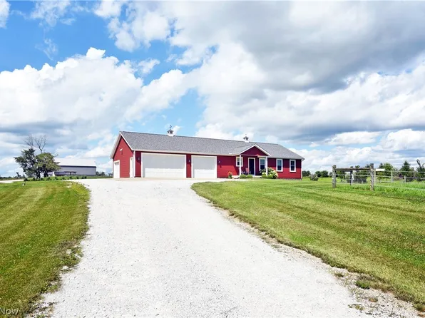 14183 Stanwood St SW, Navarre, OH 44662