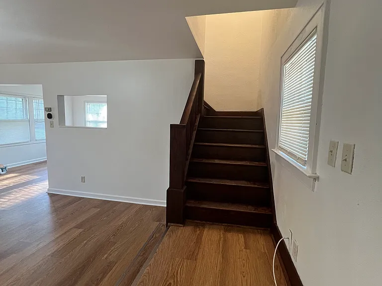 601 N McKinley Ave — Photo 4