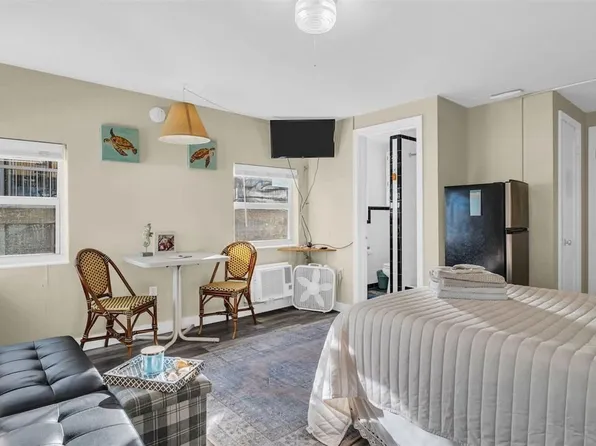 483 E Shore Dr, Clearwater Beach, FL