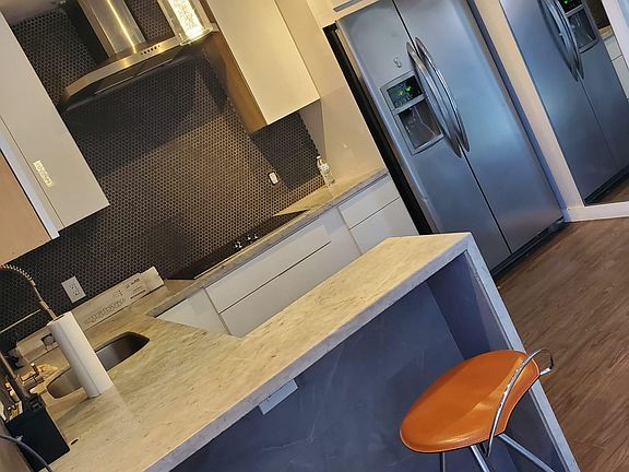 4th image of 2631 Taylor St #2