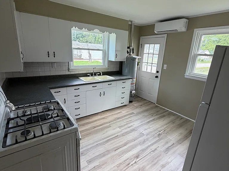 2800 Goodman St #1 — Photo 7