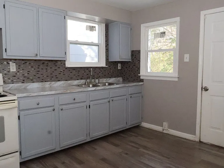 5460 Hamilton Ave — Photo 6