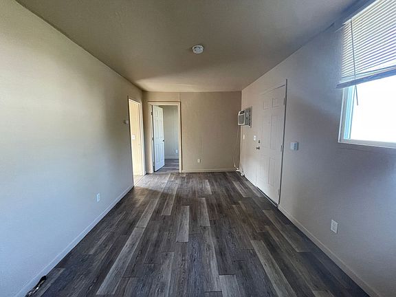 3rd image of 3620 Willow St #C