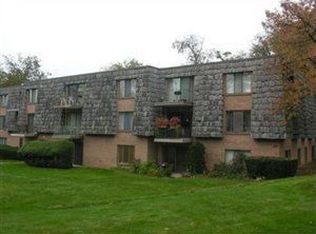 1213 Forest Green Dr, Coraopolis, PA 15108