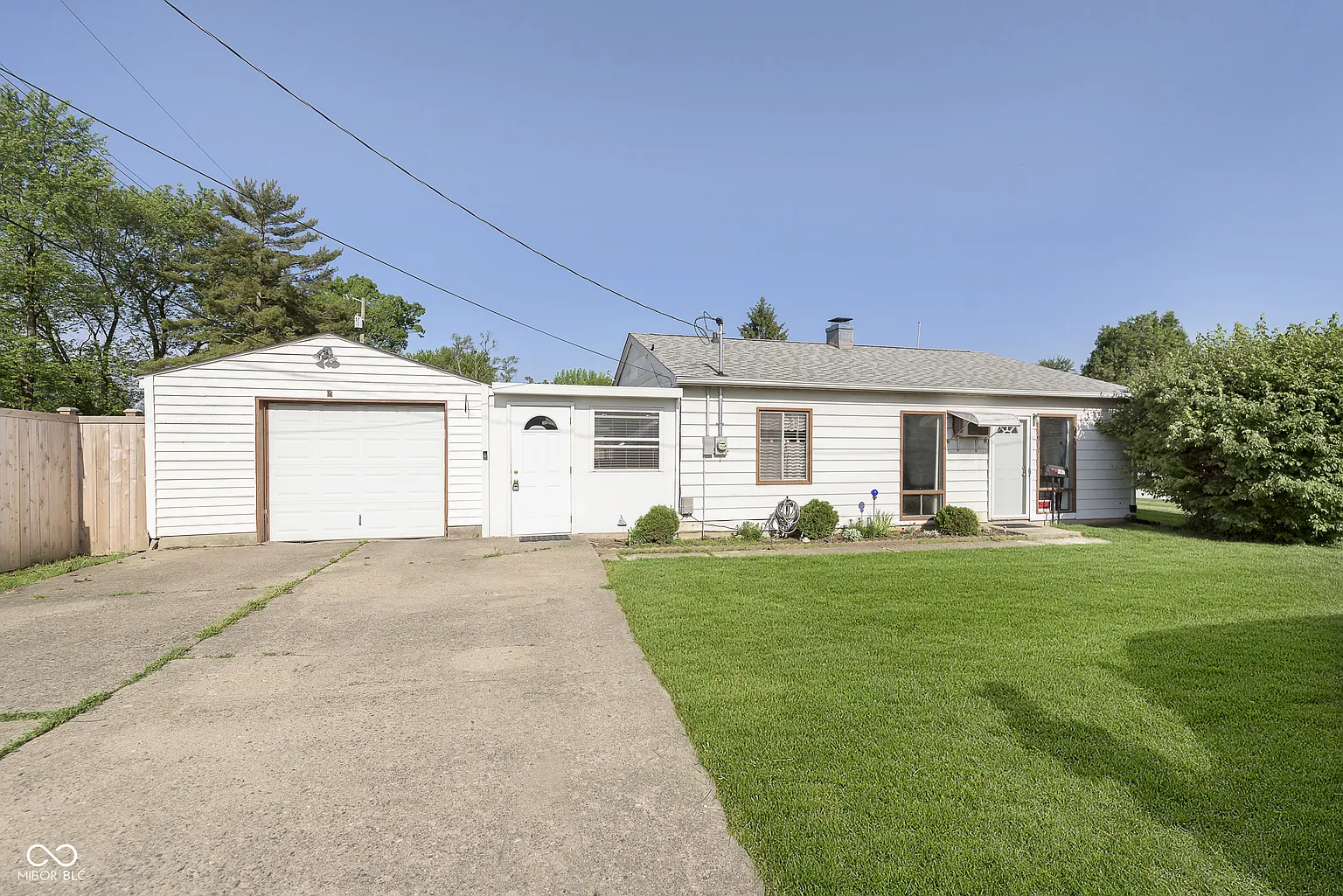 4967 Diana Dr photo 1