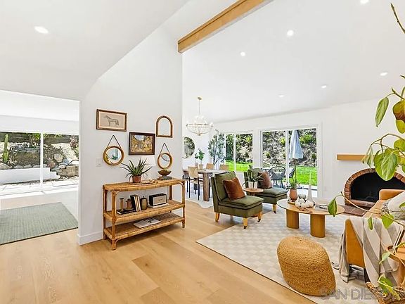2nd image of 725 Santa Florencia
