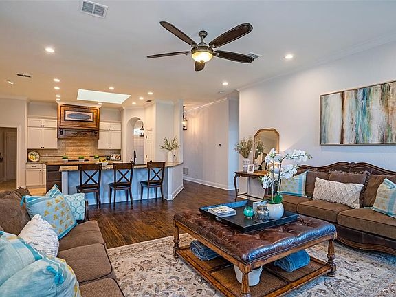 2nd image of 10609 Robincreek Ln