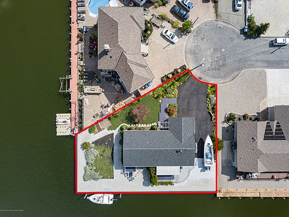 3rd image of 36 Mahlon Ct