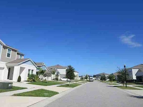 Exterior Neighborhood (street photo)