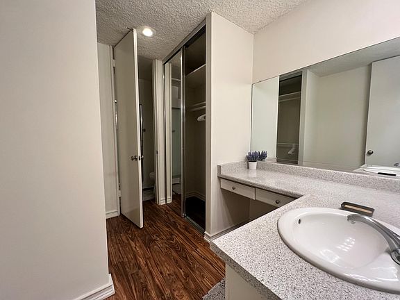 5th image of 6410 Green Valley Cir